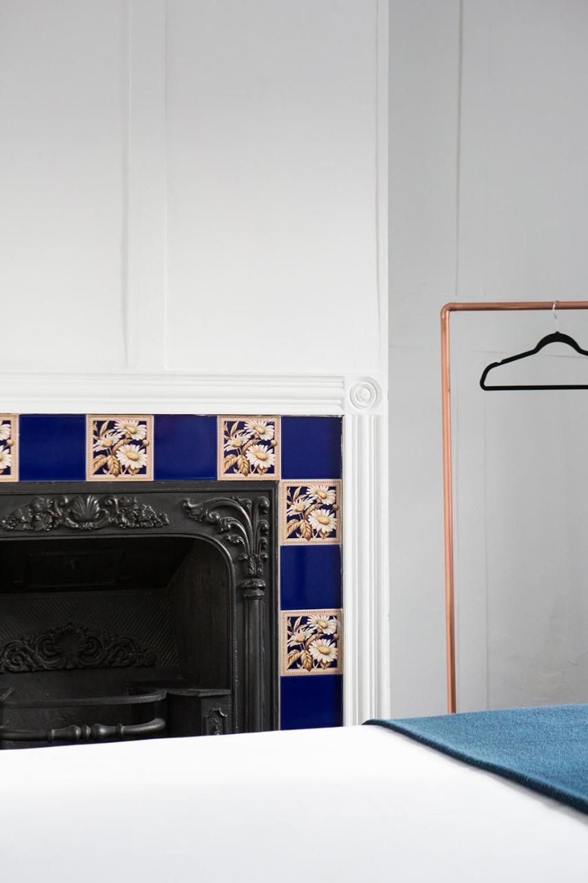 Whitehouse Rye Bed & Breakfast Екстериор снимка Blue and white tiles